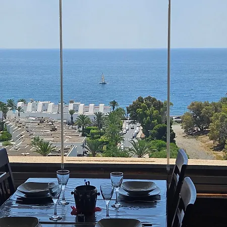 Mirando Al Mar Aguadulce (Almeria)
