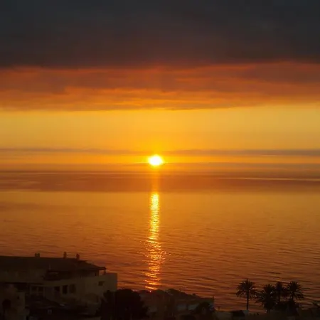 Mirando Al Mar *