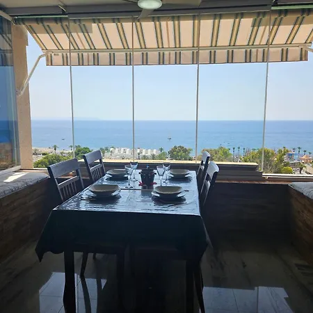 Mirando Al Mar Aguadulce (Almeria)